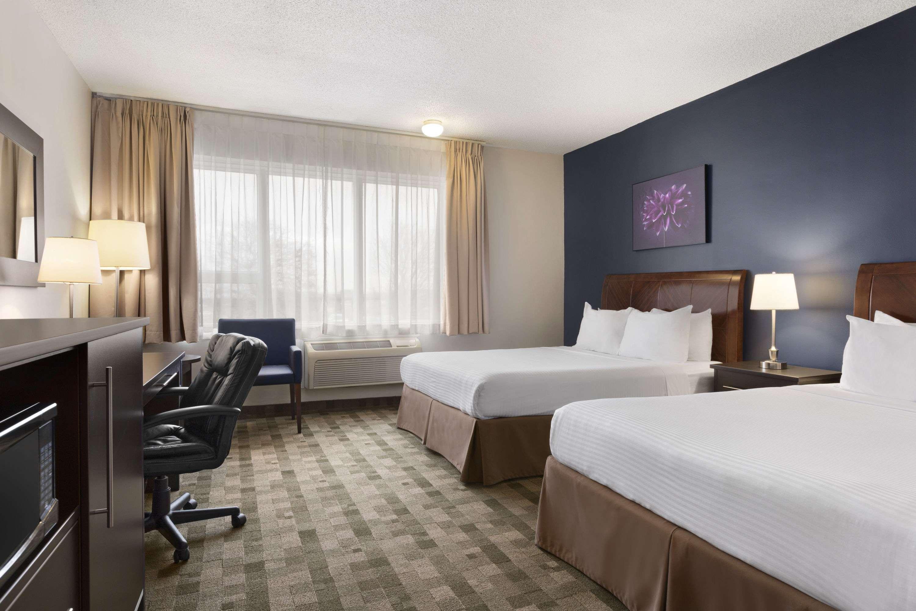 Days Inn By Wyndham Montreal Airport Conference Centre Dorval Exterior foto